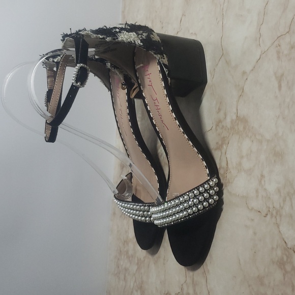 Betsey Johnson Black Velvet Low Heel Ankle Strap With Pearls Size 7 - Picture 4 of 6